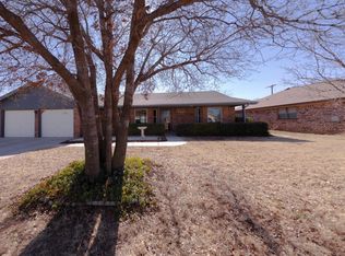 1421 Oxford St, Slaton, TX 79364