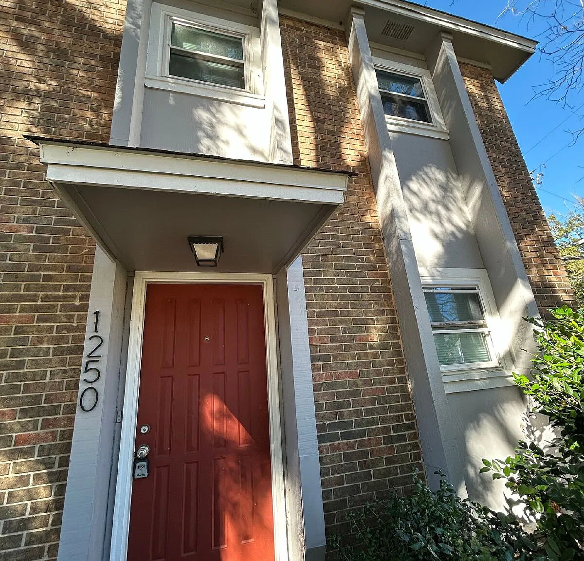2 bed, 1.0 bath, 1178 sqft, $1,200 — Photo 1