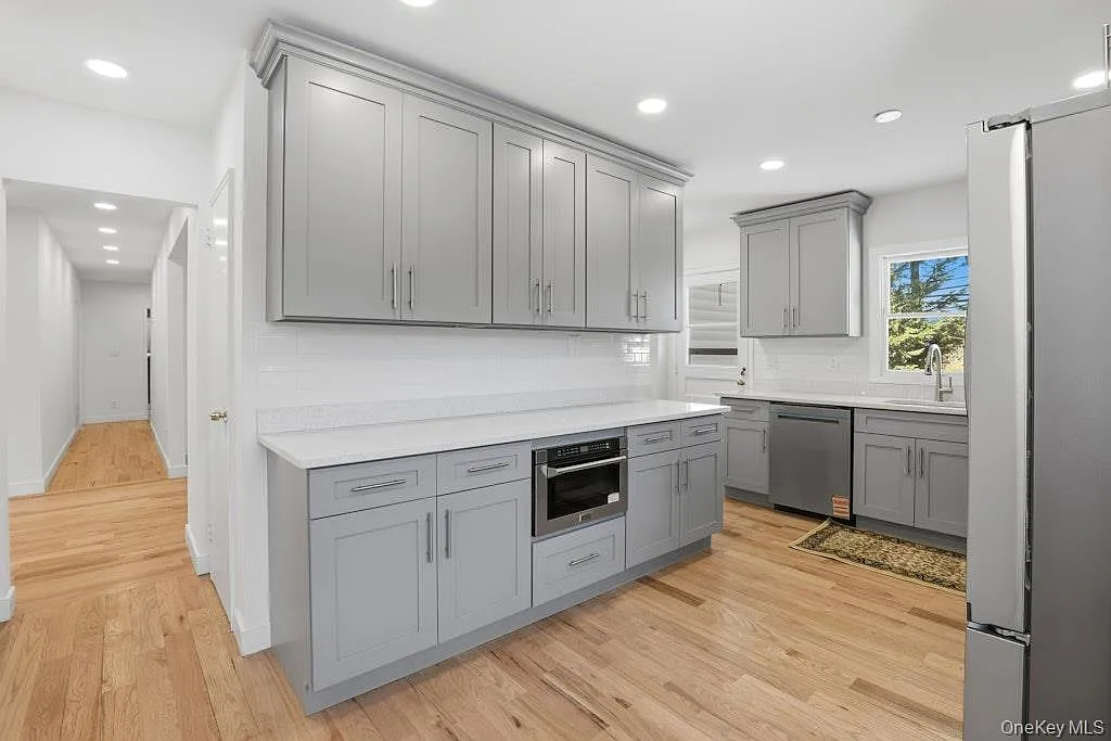 32 Rockland Drive photo 1
