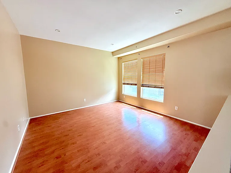 25911 Sandstone Ln — Photo 2