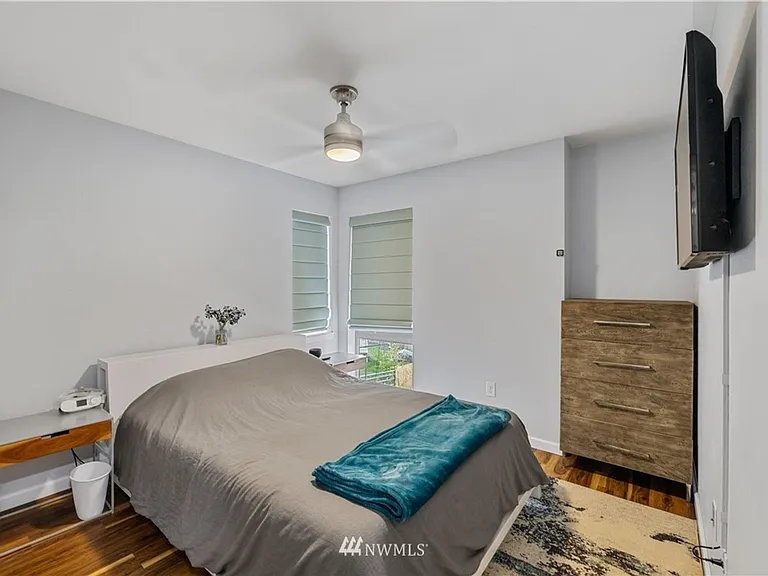 5206 Delridge Way SW #E — Photo 18