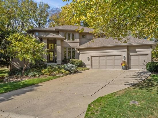 10369 S North Lake Cir, Olathe, KS 66061