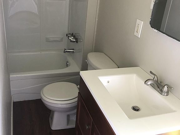 5th image of 460 W Clay Ave APT C