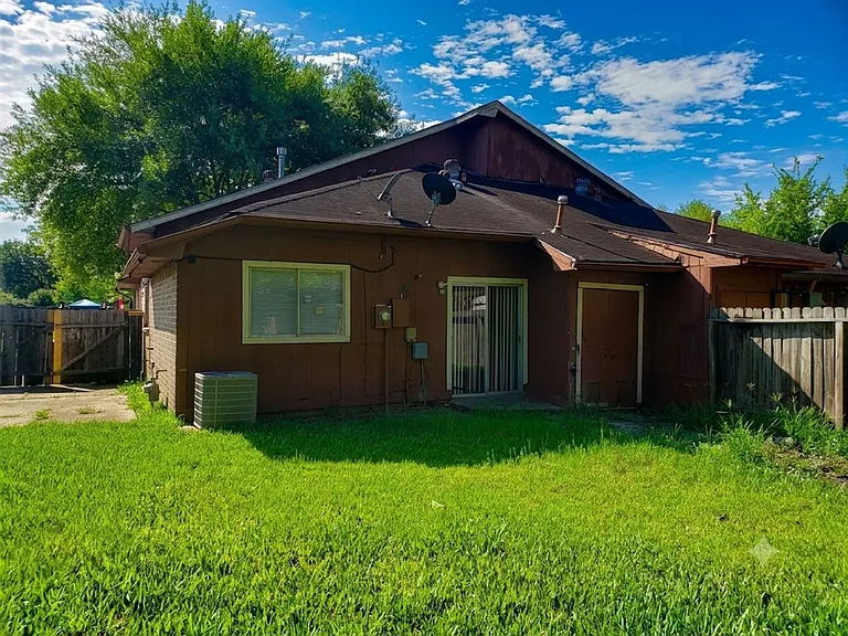 17010 Pastoria Dr — Photo 14