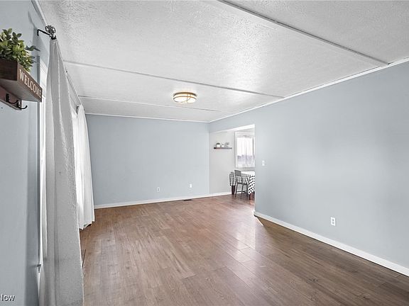 5th image of 7994 Linden St