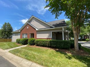 8946 Meadowmont View Dr, Charlotte, NC 28269