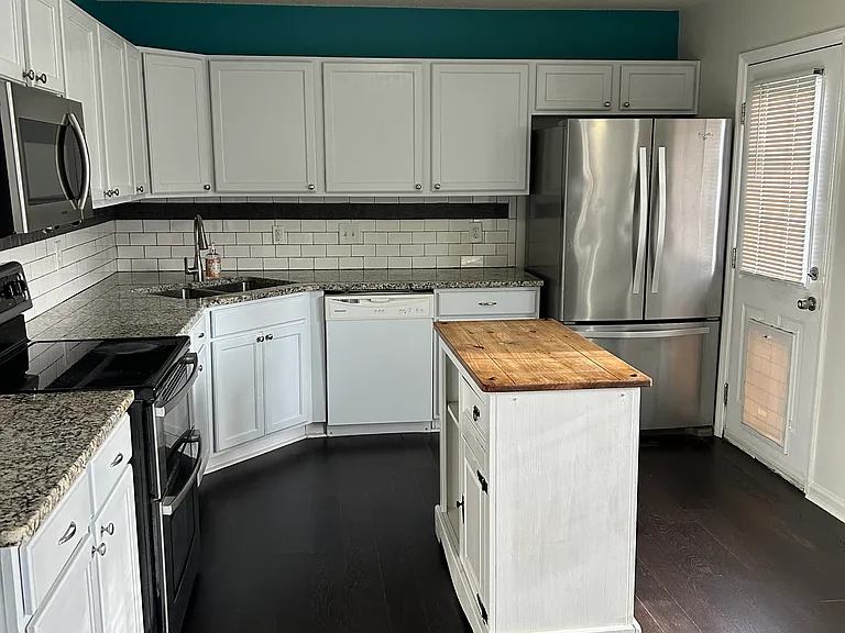 305 Rose Marie Ln — Photo 2