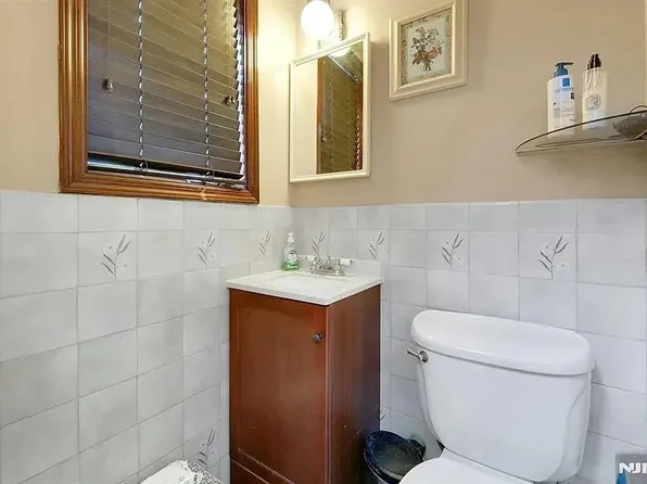 451 Wilfred Terrace image 12 of 21