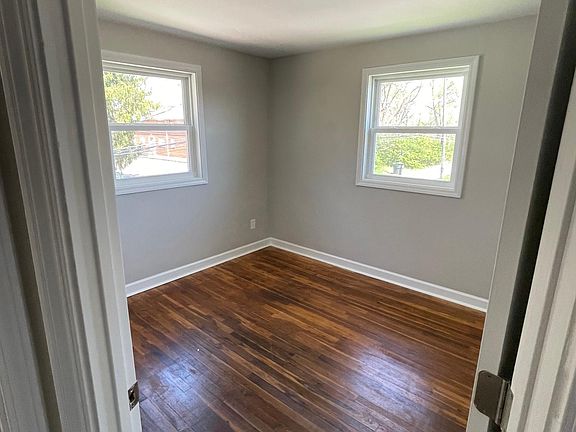 3rd image of 807 Manning Ave #807