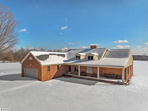 6398 E Walker Rd, Lake City, MI 49651