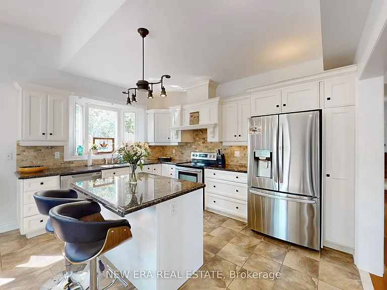 1031 Lake Dr N #UPPER — Photo 6