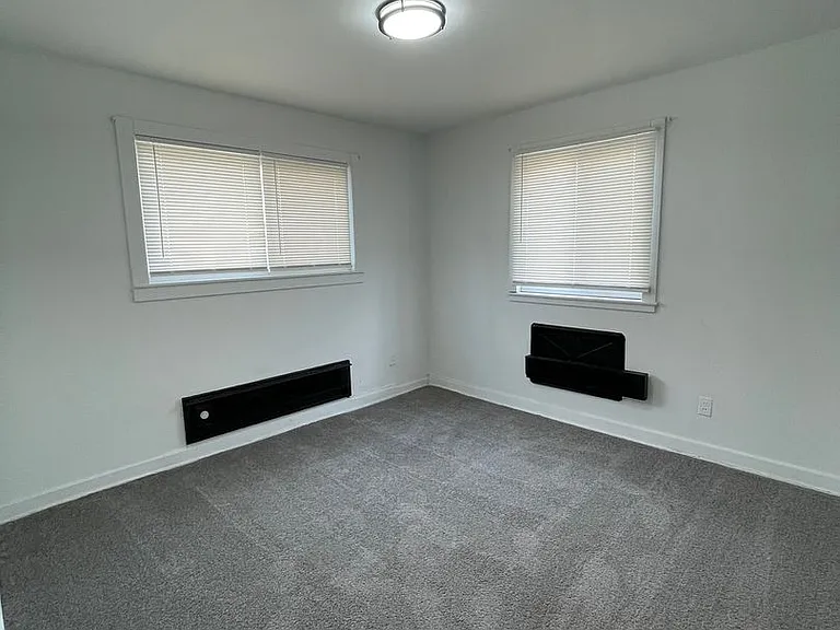 15211 Fenkell St — Photo 8