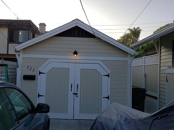 Picture showing trash storage area (right side gate off driveway) and back of fence to upper deck/patio in backyard.