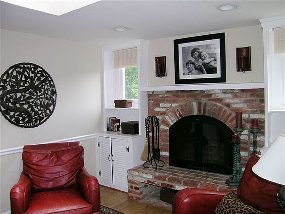 5th image of 943 War Admiral St