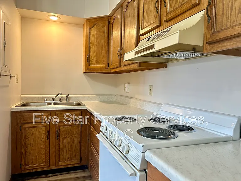 1025 S 5th St — Photo 4