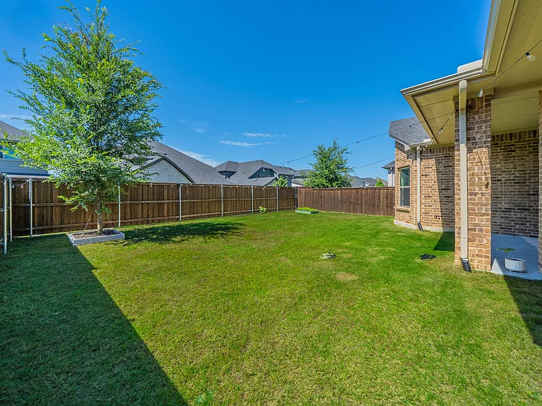 921 Bayberry Dr — Photo 37