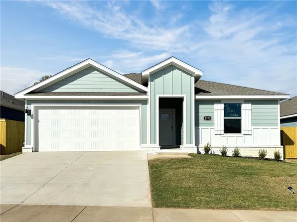 101 NW Pinwheel St, Gentry, AR 72734