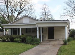 1109 N Yale St, Cleveland, MS 38732