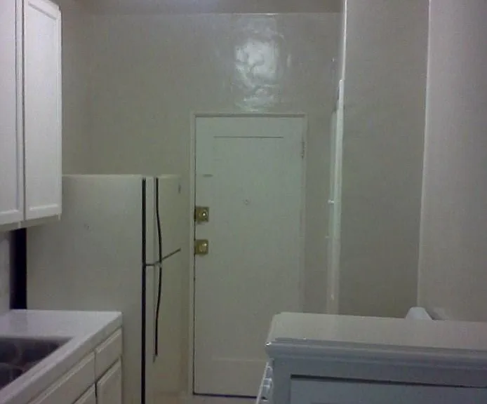 1197 N Ardmore Ave #3 — Photo 6