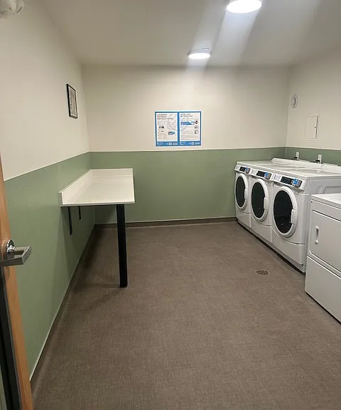Nichols Court Apartments — Photo 43