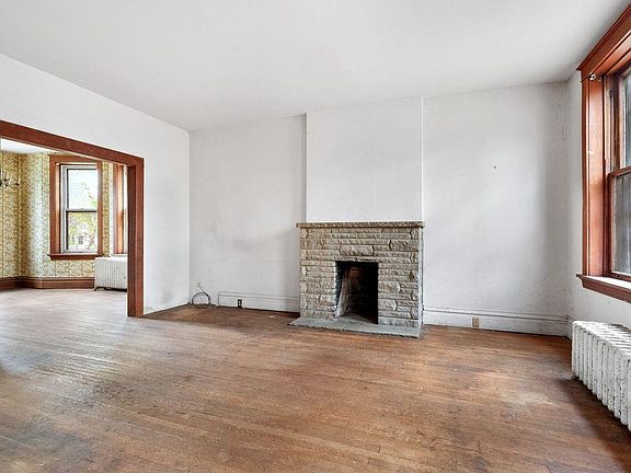 3rd image of 5211 Lansdowne Ave