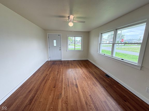 3rd image of 716 W Walnut St