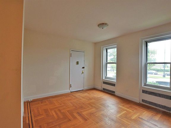 4th image of 40 Shore Blvd #N1