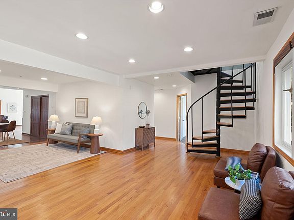 4th image of 8737 Redman St