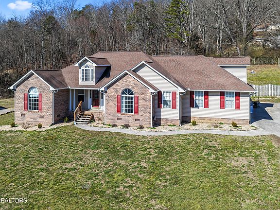 3rd image of 265 Bona Vista Ln