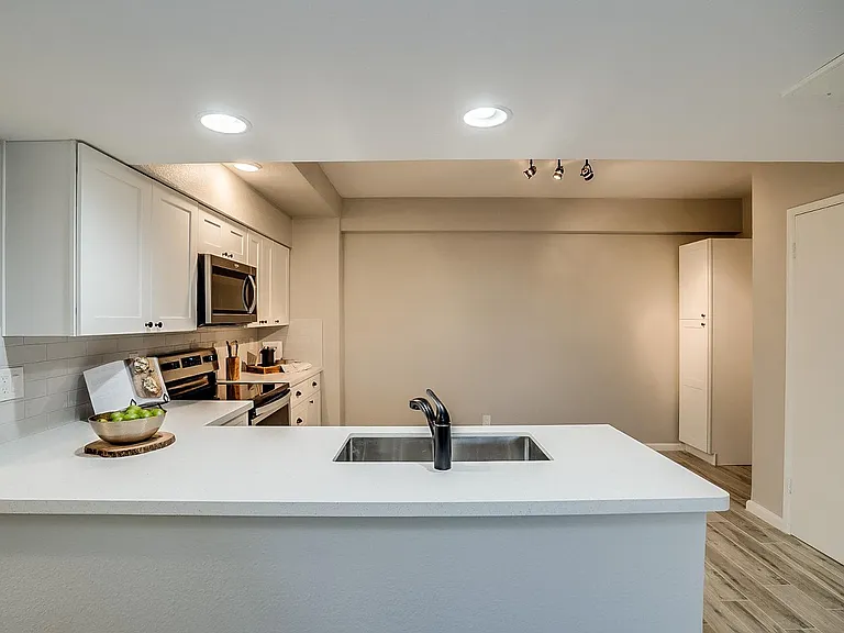 351 E Thomas Rd #D201 — Photo 19