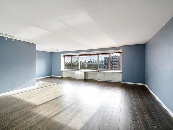 4th image of 400 Park Ave S #17Y