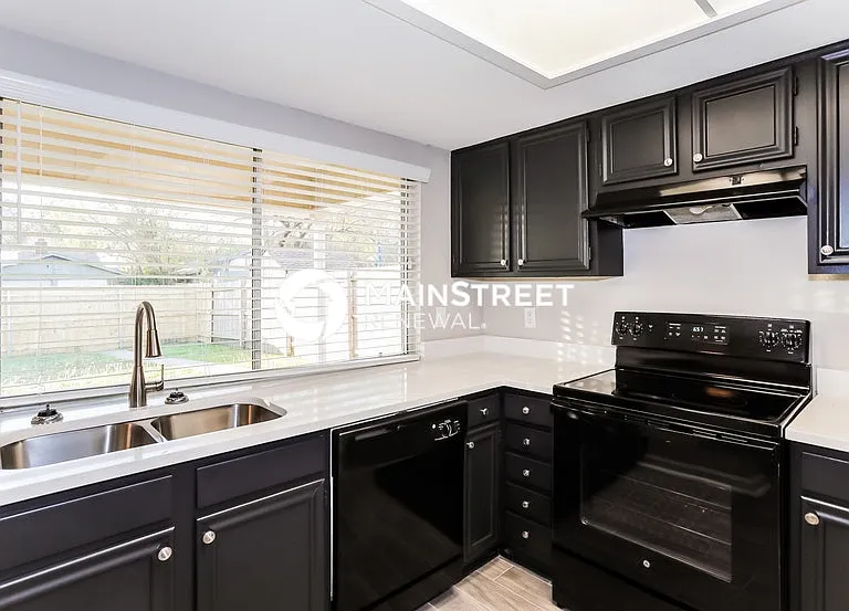 514 Stroud Ln — Photo 6