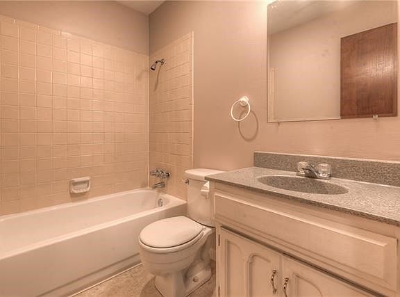 4th image of 2813 S 53rd Ter