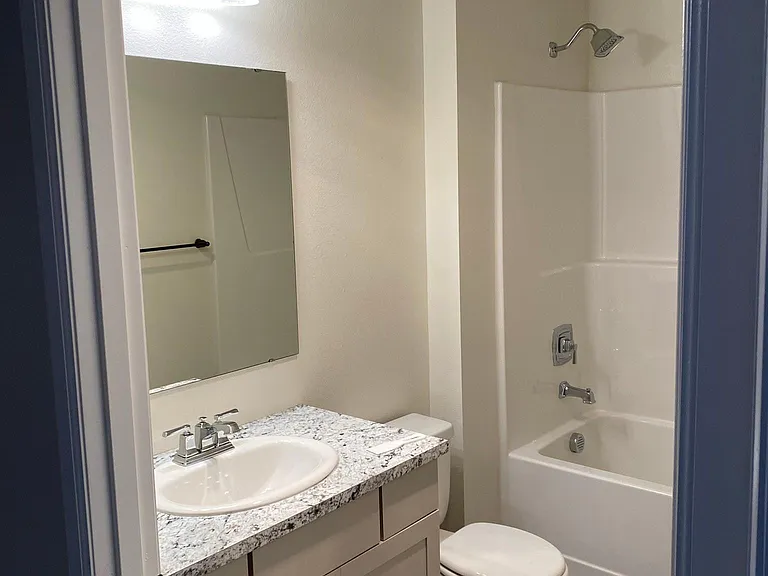 206 Eldredge Ave SW #1 — Photo 2