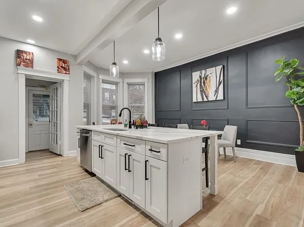 257 Woodlawn Avenue image 5 of 21