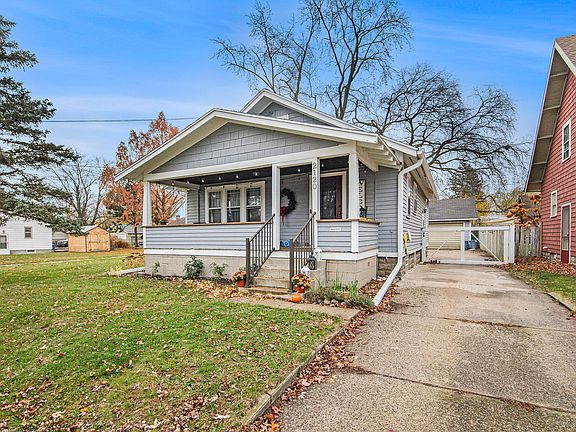 2nd image of 2120 Duiker Ave NE