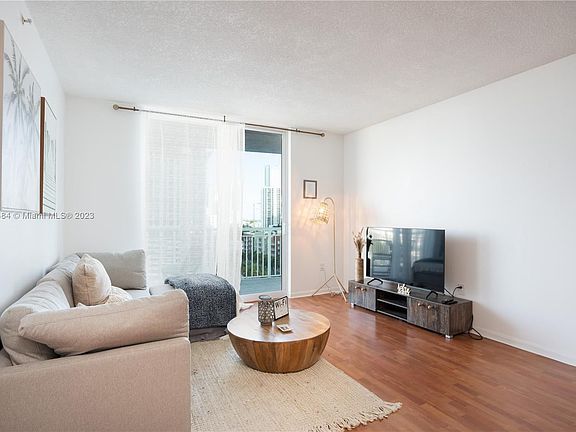 5th image of 275 NE 18th St APT 1202