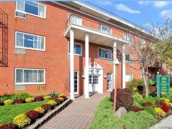 22 N Forest Avenue #1G, Rockville Centre, NY 11570