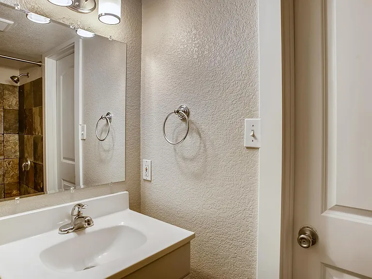 1596 S Lincoln St — Photo 21