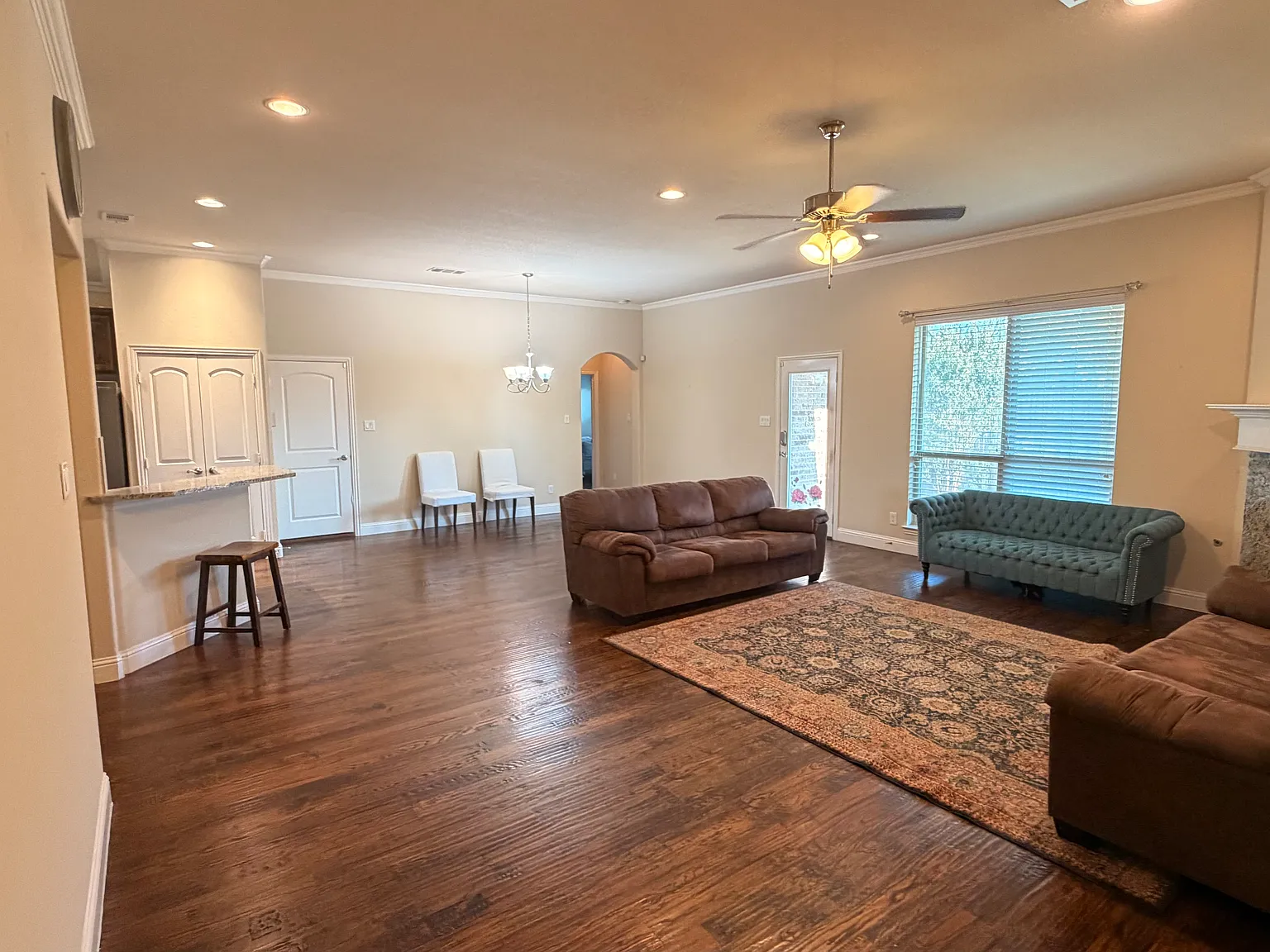 4 bed, 2259 sqft, $2,950 — Photo 2