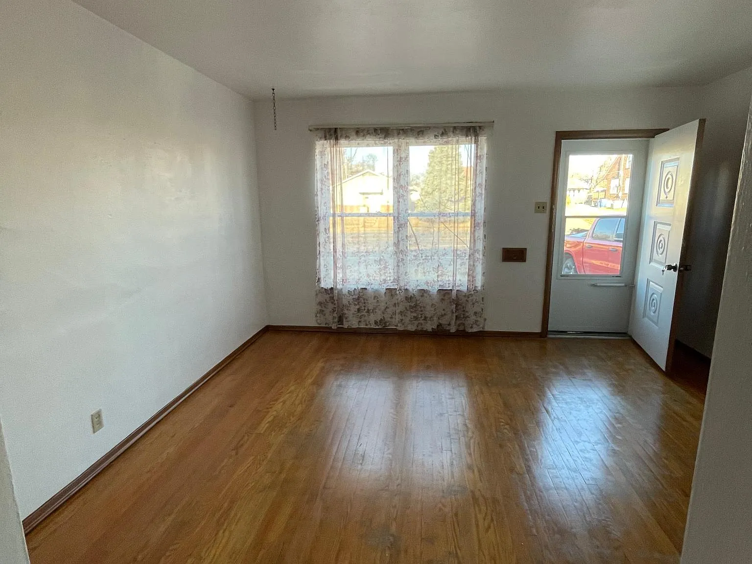 3728 Bayless Ave — Photo 3