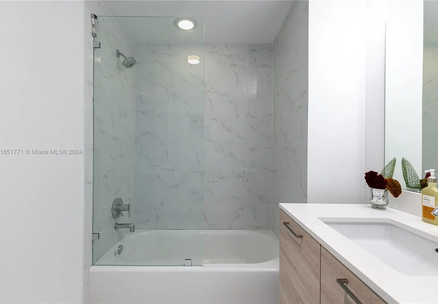 3 bed, 1556 sqft, $6,500 — Photo 3
