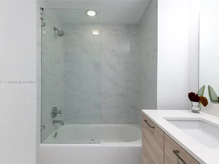 16385 Biscayne Blvd #1701 — Photo 3