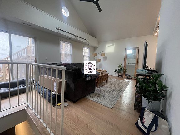 2nd image of 1639 W Huron St APT 2R