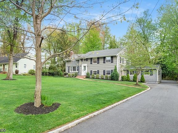 5th image of 28 Spring Ridge Dr