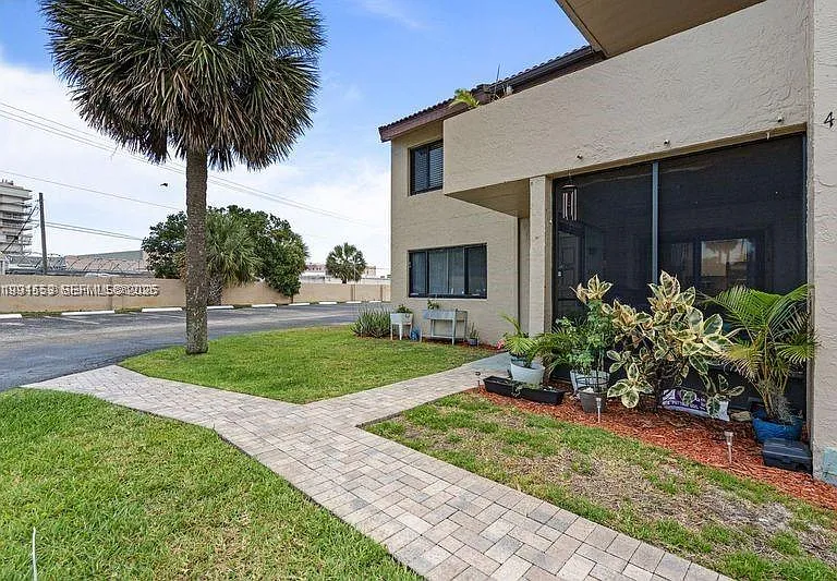 1145 N Shannon Ave #39 — Photo 35