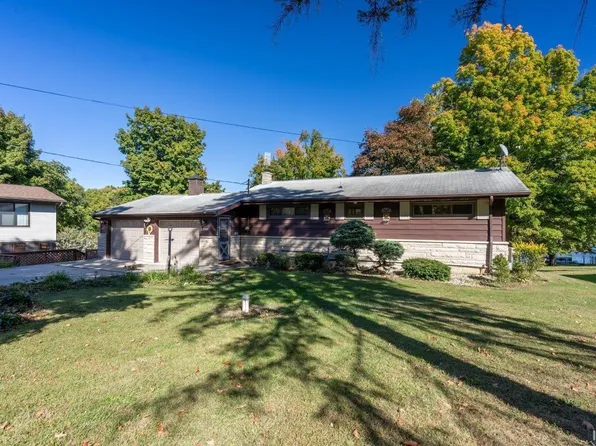 12402 Olive Trl, Plymouth, IN 46563
