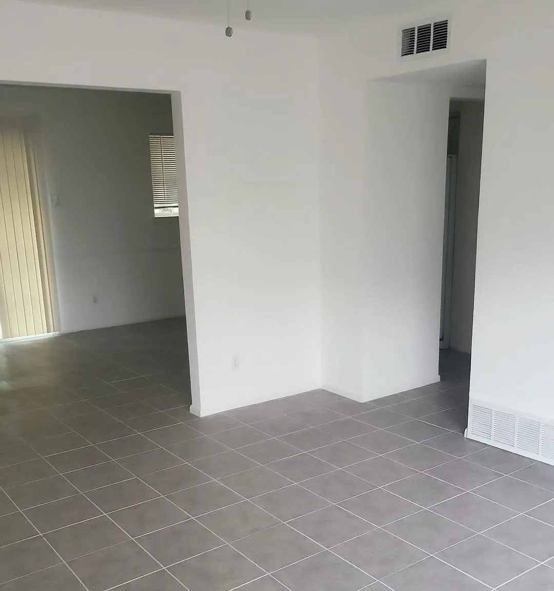 3 bed, 1.5 bath, 1010 sqft, $1,925 — Photo 2