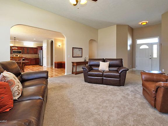 2nd image of 10877 Country Grove Cir