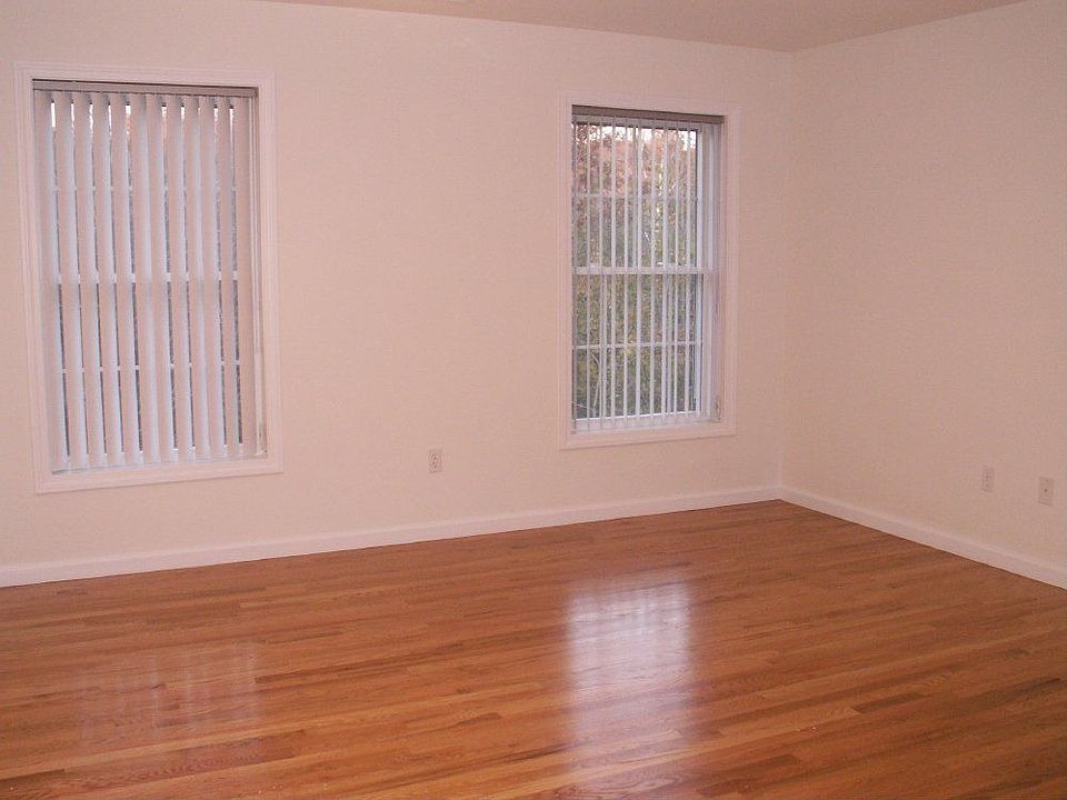 2nd image of 145R E Main St APT 203